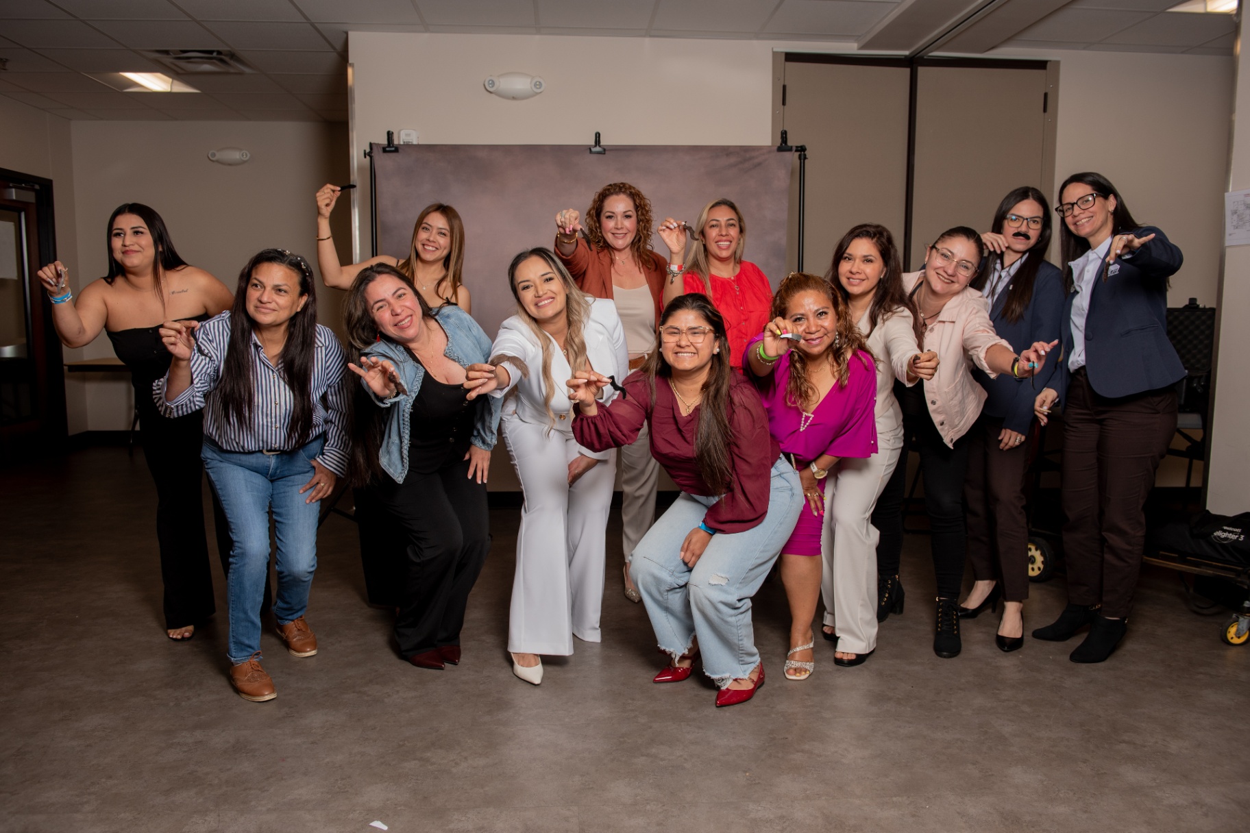 Grupo celebrando al final del taller